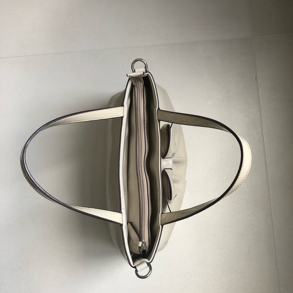 Vintage Mario Valentino Patent Leather Shoulder bag w/bow. Cream leather EUC - Picture 9 of 13